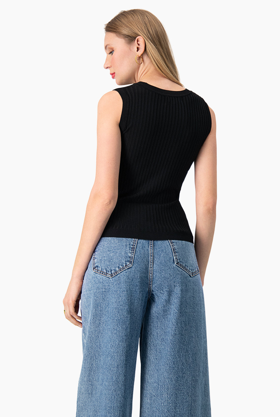 Blusa sin mangas color negro