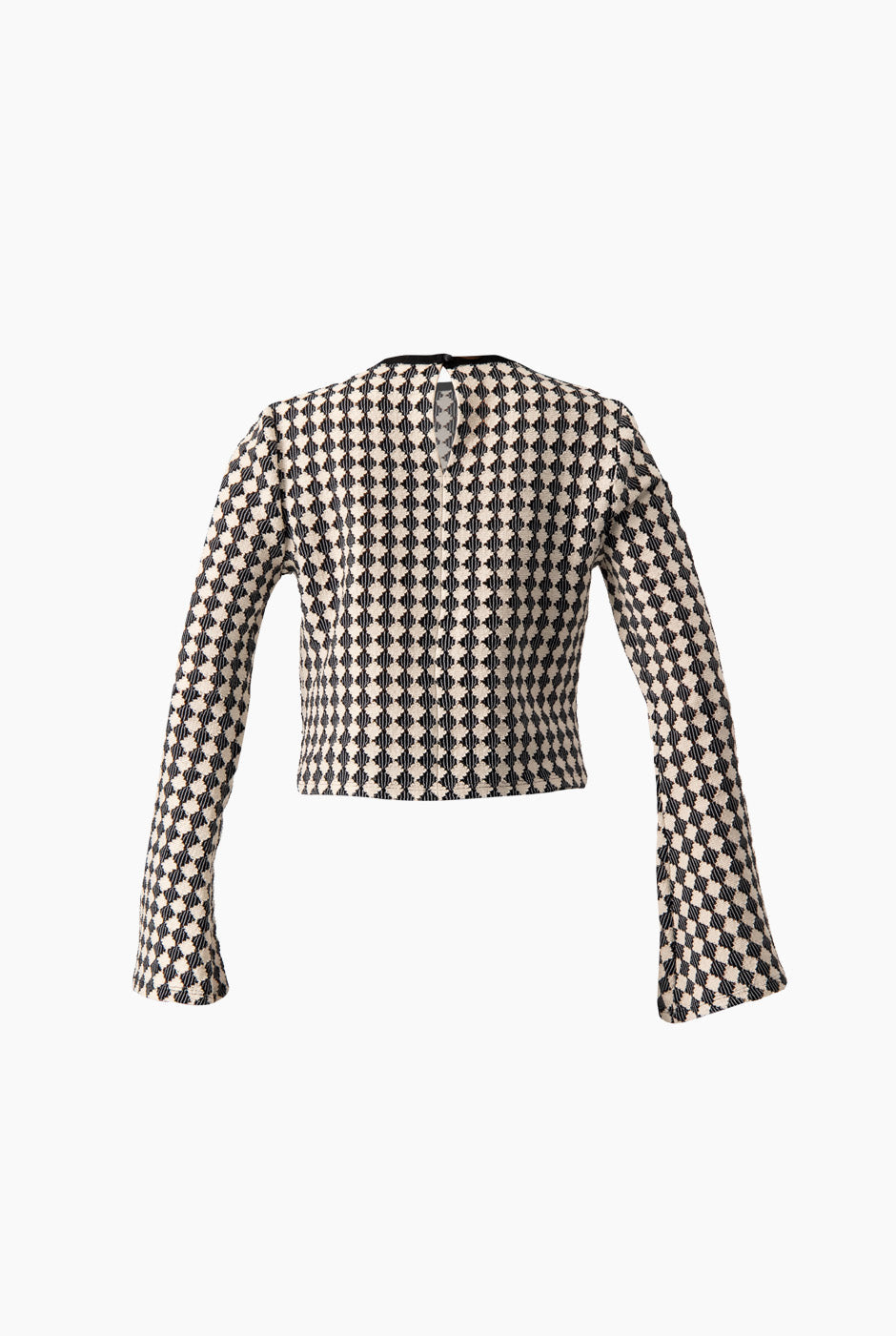 Blusa tejida natural con mangas acampanadas y patrón geométrico.