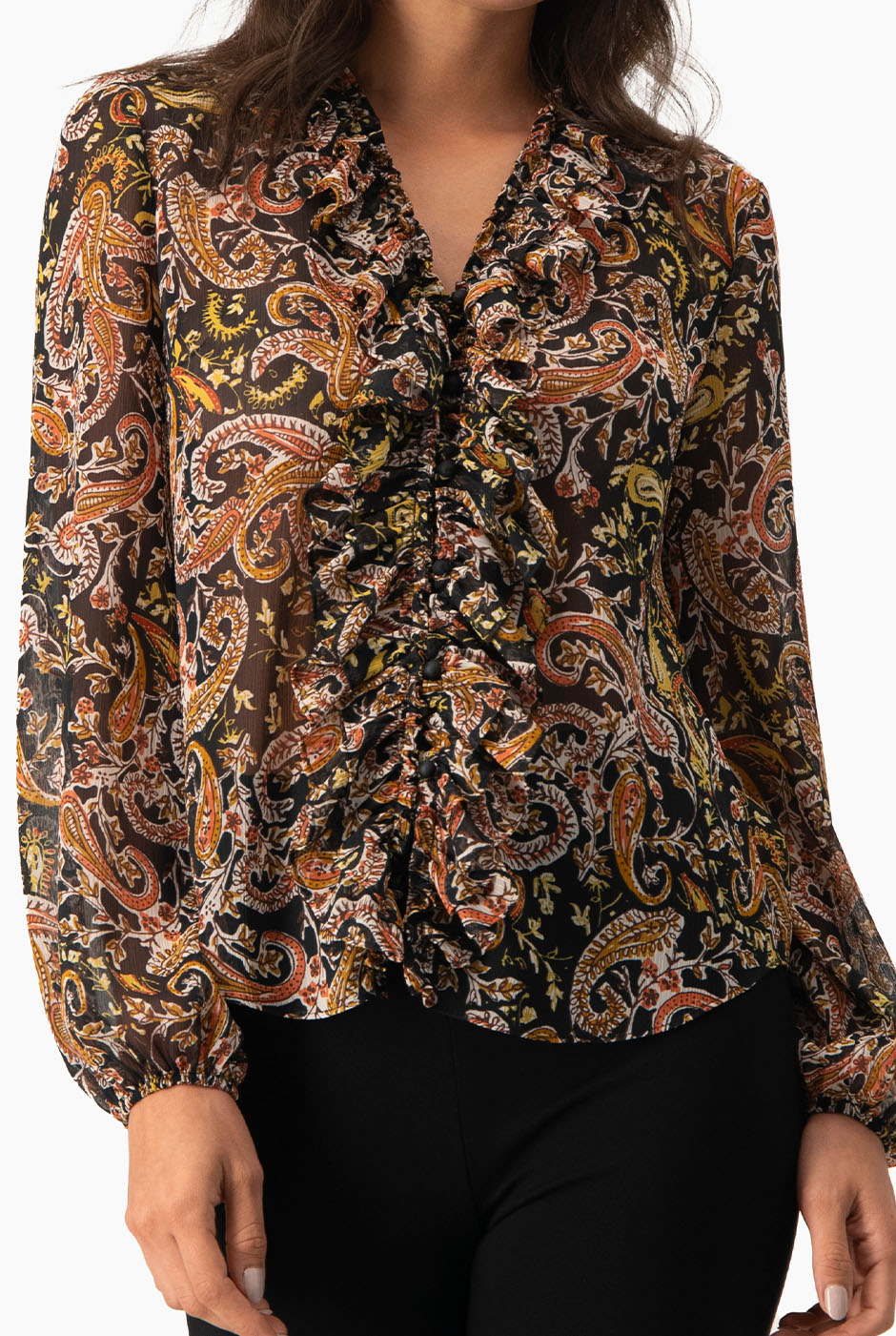 Blusa estampada multicolor con escote en V y volantes