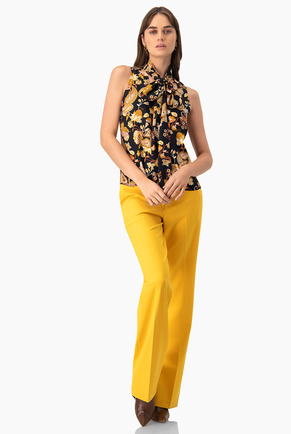 Pantalón sastreado amarillo recto con bolsillos laterales