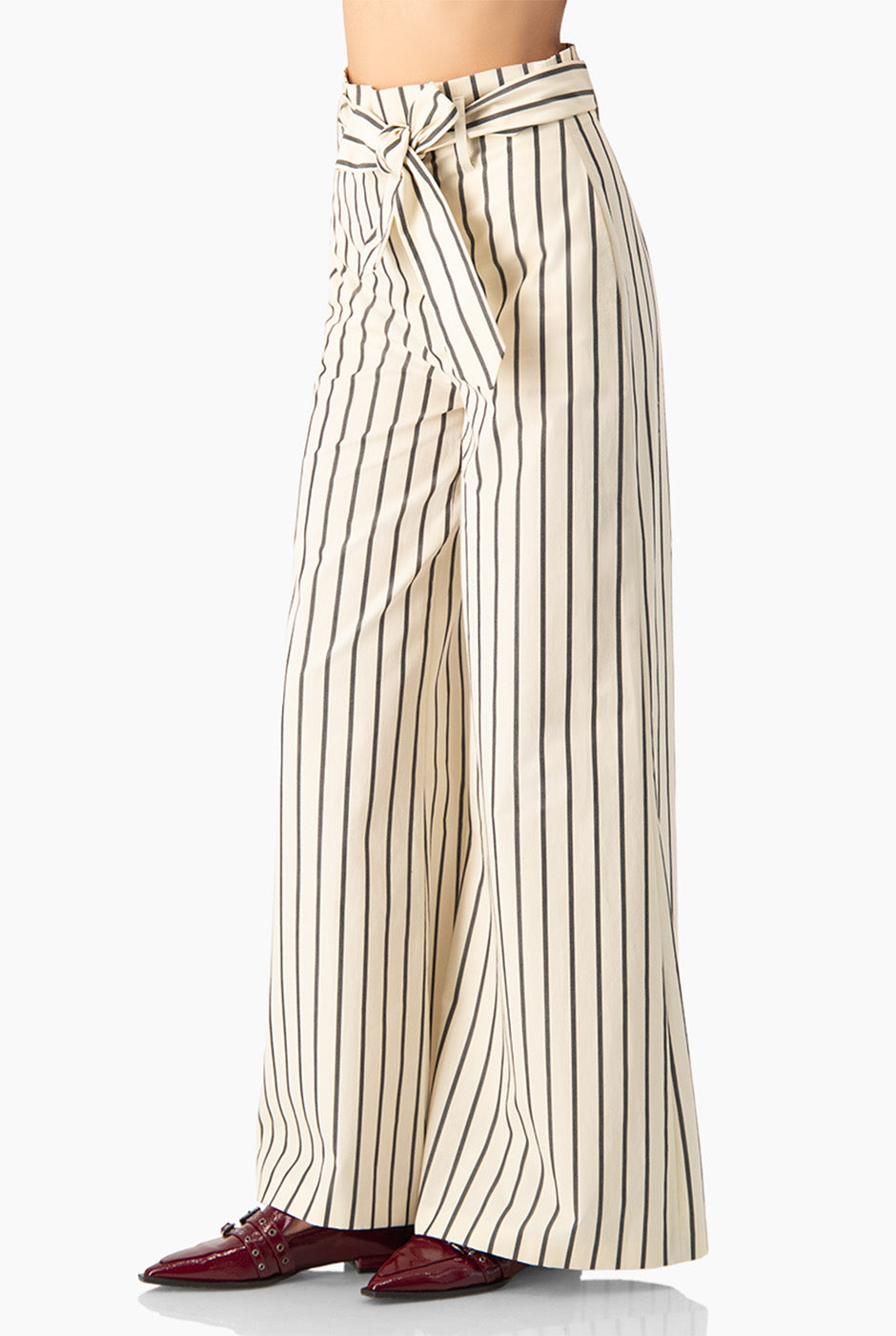Pantalón recto de rayas con cinturón de lazo