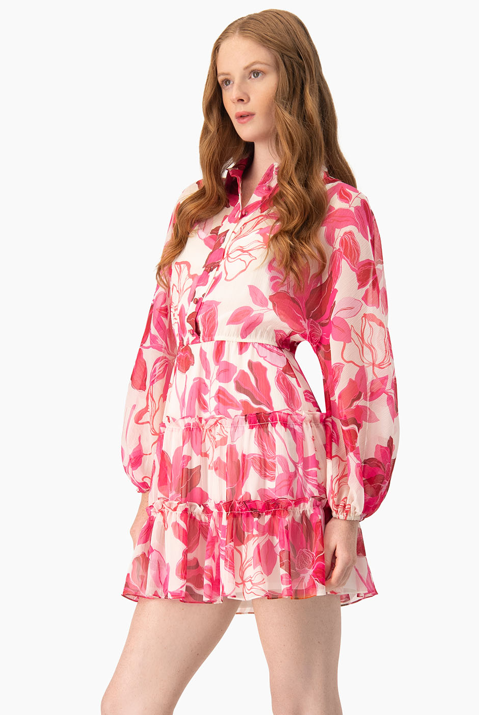 Vestido corto camisero fucsia con estampado floral y volantes